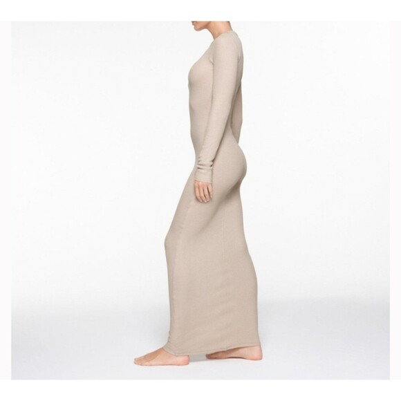 SKIMS WAFFLE CREW NECK LONG DRESS IN STONE
NWT - Picture 3 of 4